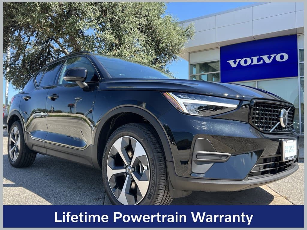 2026 Volvo XC40 Base — photo 1 of 26