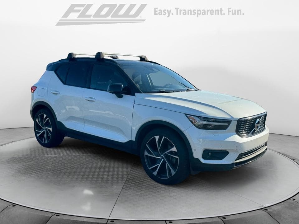 2019 Volvo XC40 R-Design — photo 1 of 11
