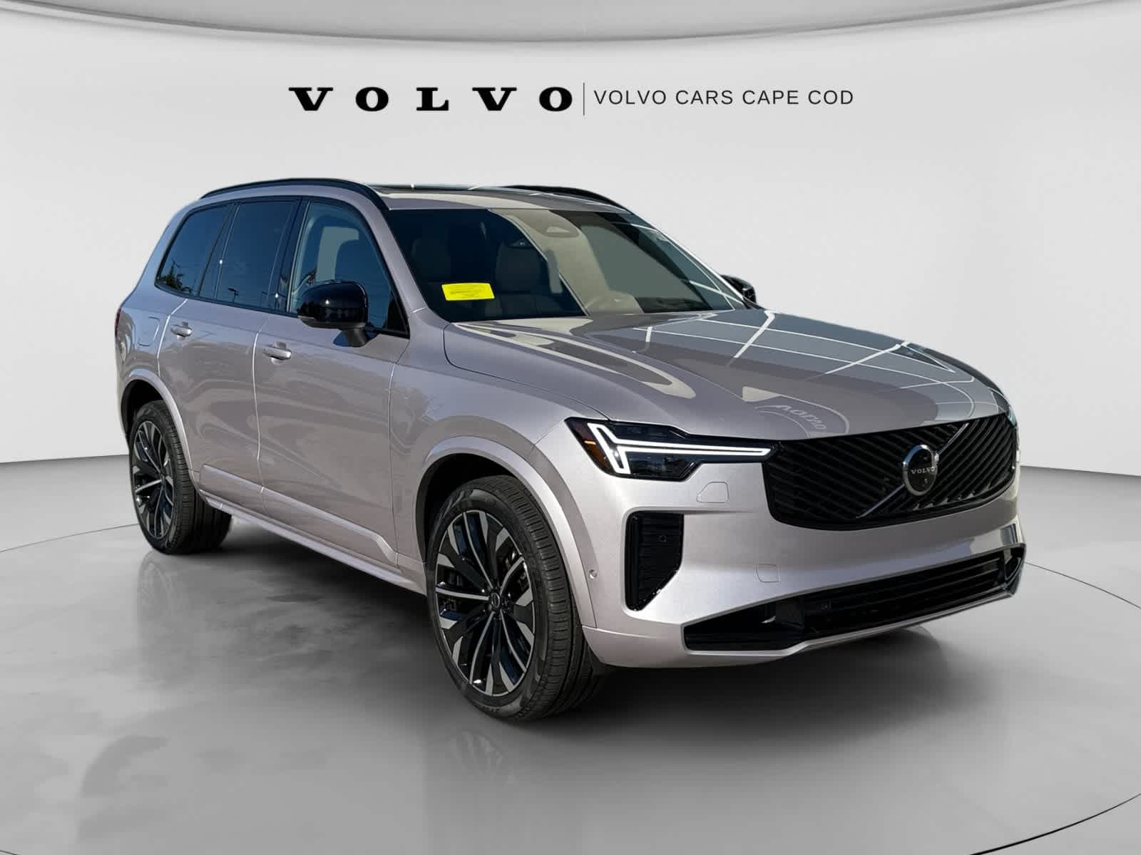2026 Volvo XC90 Plug-In Hybrid Base — photo 1 of 27