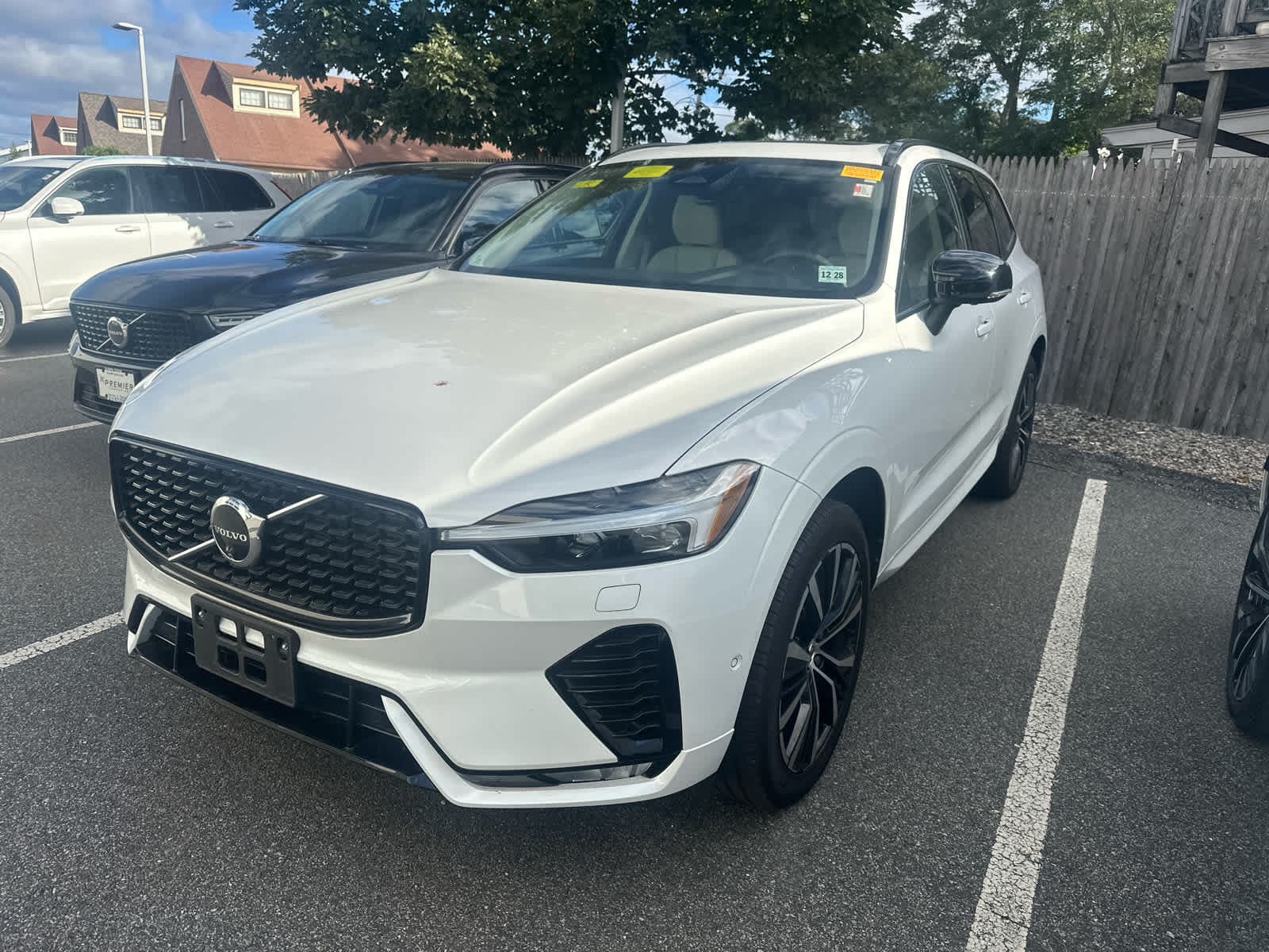 2024 Volvo XC60 Base — photo 1 of 2