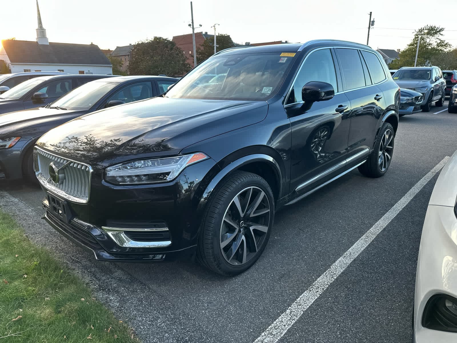 2025 Volvo XC90 Base — photo 1 of 2