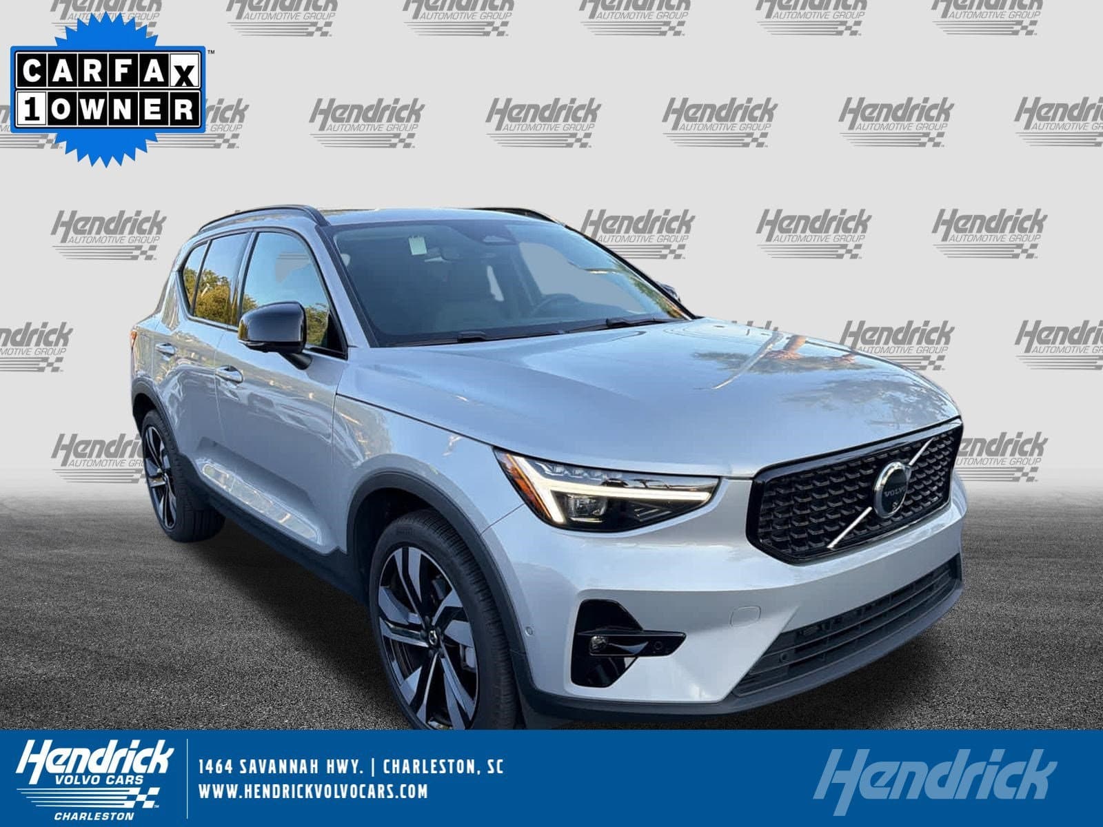 2025 Volvo XC40 Ultra Dark Theme — photo 1 of 36