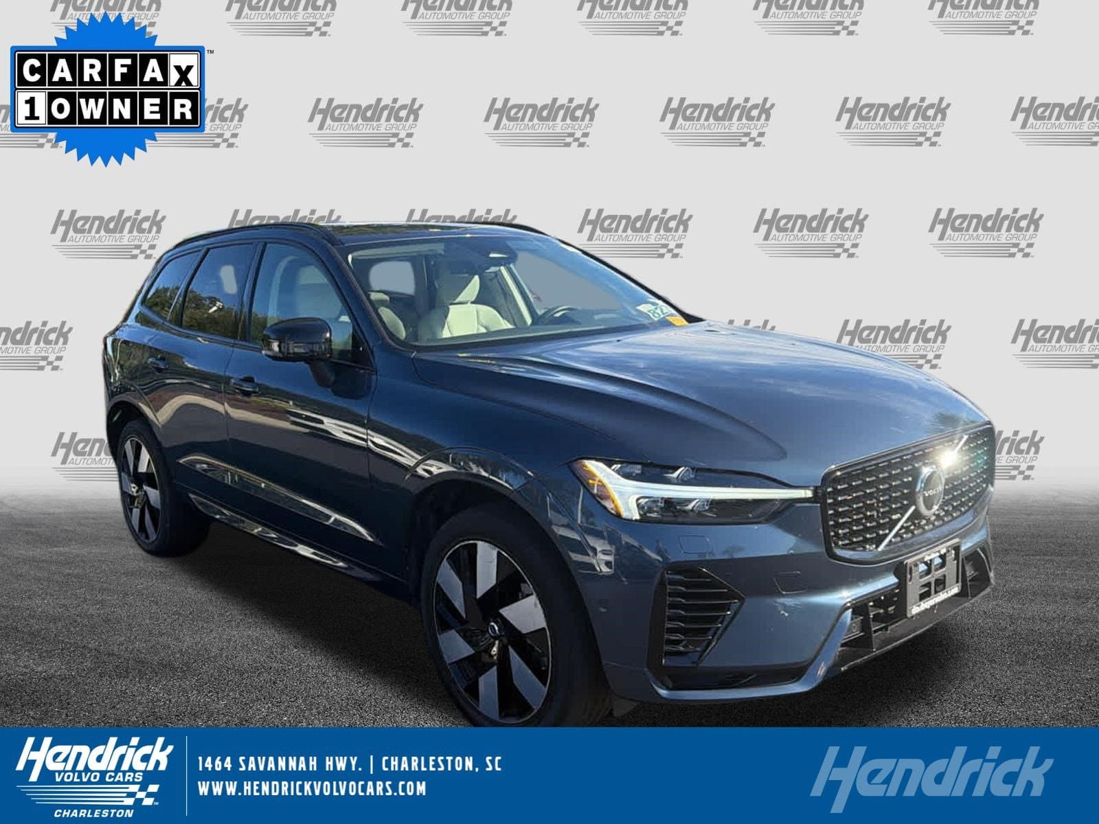 2024 Volvo XC60 Recharge Plug-In Hybrid Plus Dark Theme — photo 1 of 36