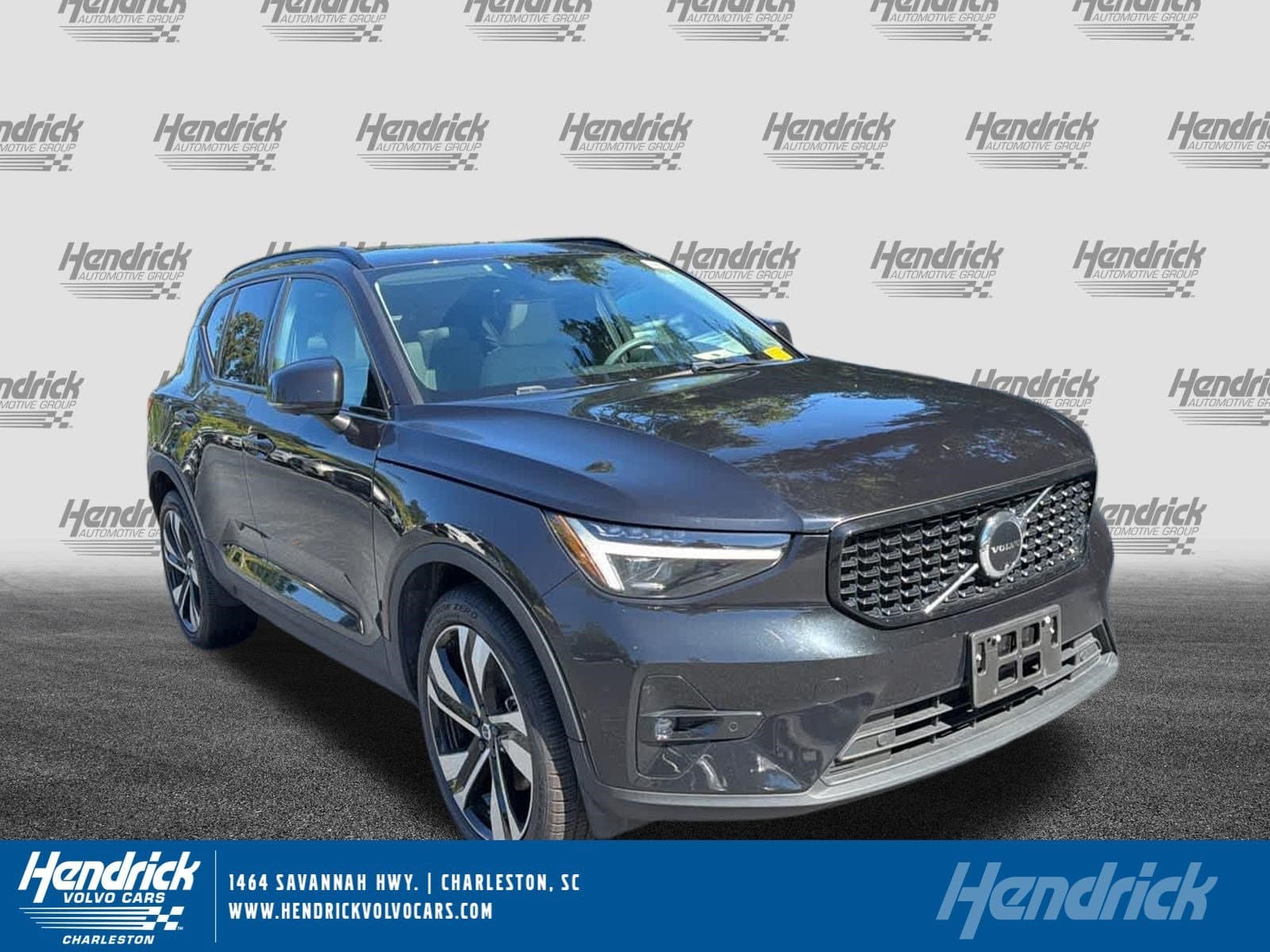 2024 Volvo XC40 Ultimate Dark Theme — photo 1 of 35