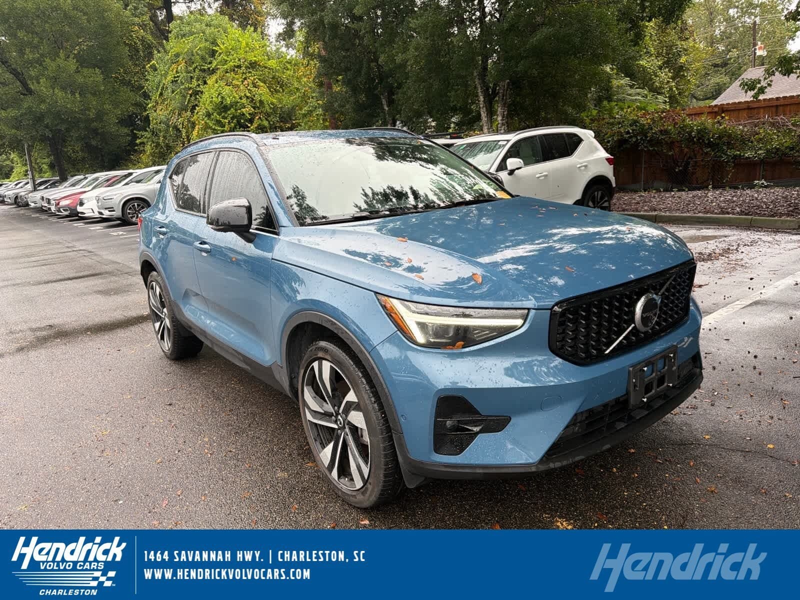 2024 Volvo XC40 Ultimate Dark Theme — photo 1 of 36