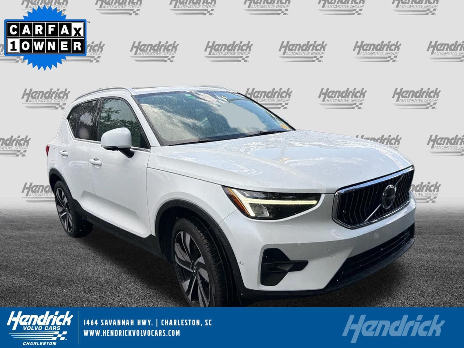 2024 Volvo XC40 Plus Bright Theme — photo 1 of 36