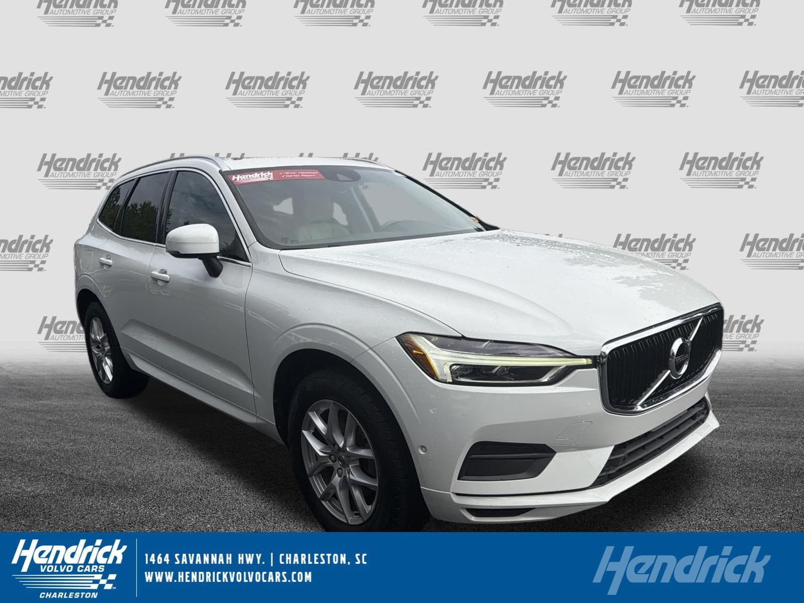 2019 Volvo XC60 Momentum — photo 1 of 38