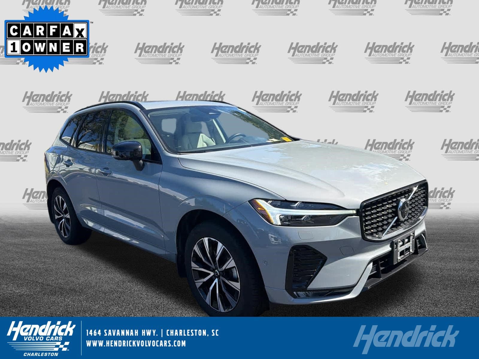 2024 Volvo XC60 Plus Dark Theme — photo 1 of 36
