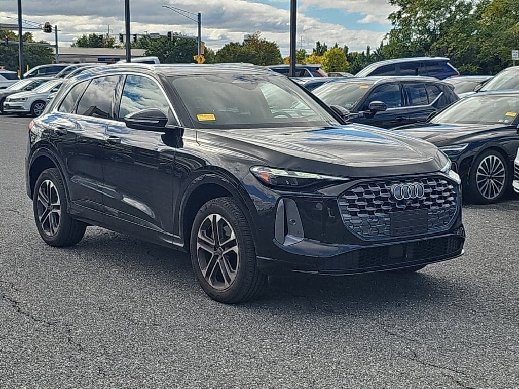 2025 Audi Q5 Base — photo 1 of 19