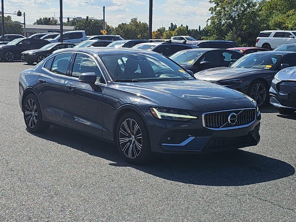 2022 Volvo S60 Inscription — photo 1 of 19