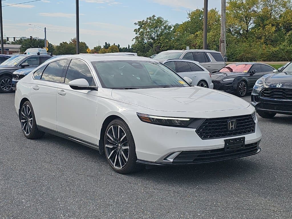 2024 Honda Accord Hybrid Touring — photo 1 of 18