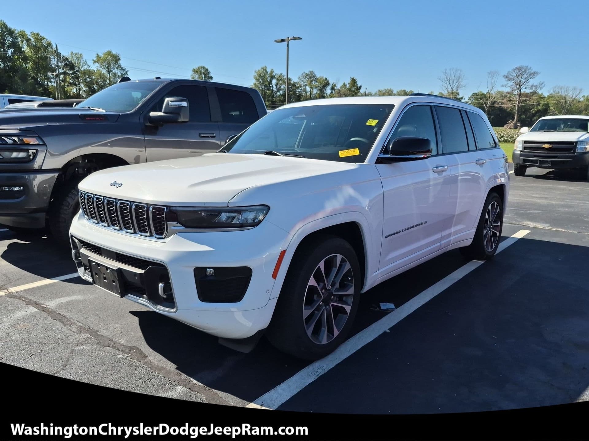 2023 Jeep Grand Cherokee Overland — photo 1 of 4