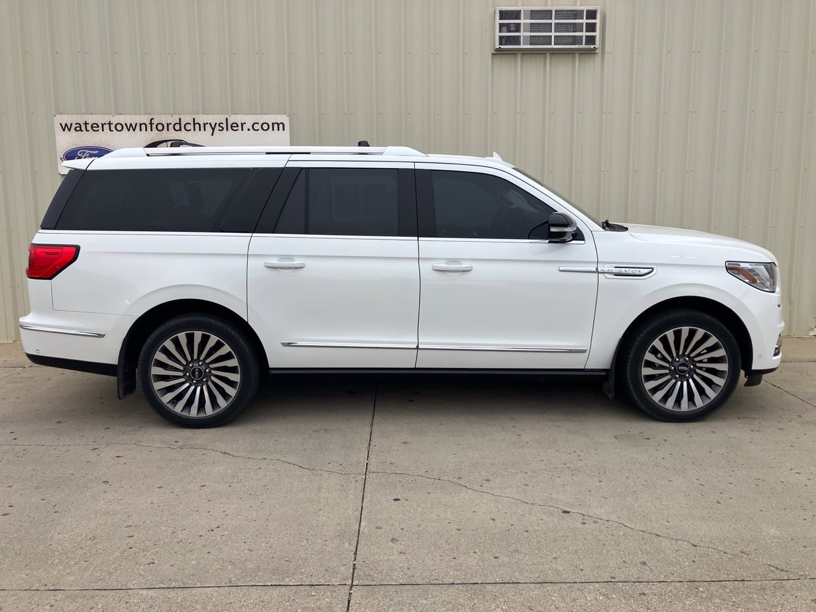 2020 Lincoln Navigator L Reserve — photo 1 of 27
