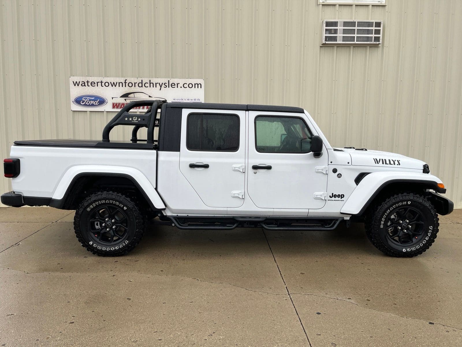 2024 Jeep Gladiator Willys — photo 1 of 2