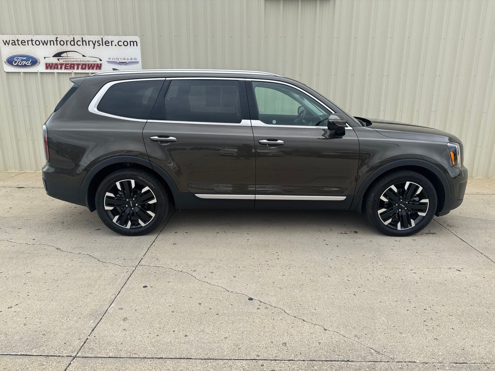 2024 Kia Telluride SX — photo 1 of 36
