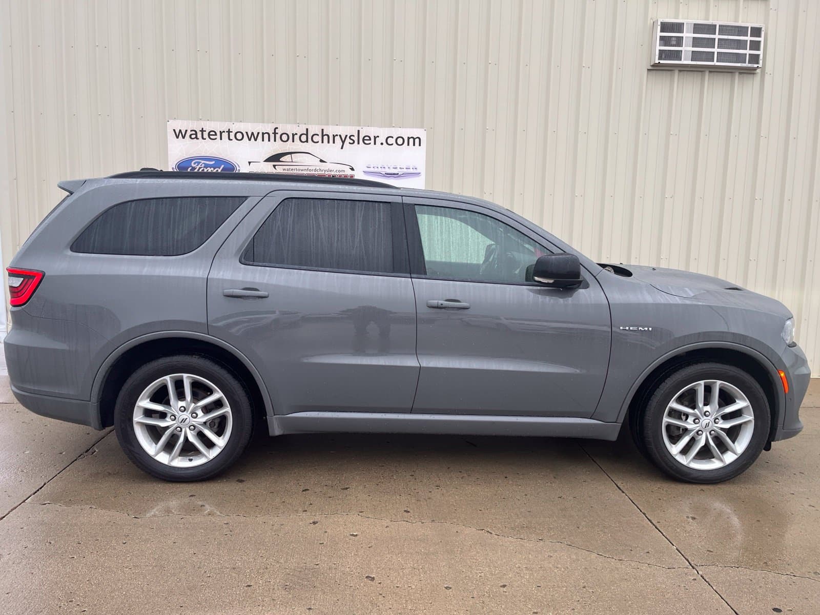 2025 Dodge Durango R/T — photo 1 of 2