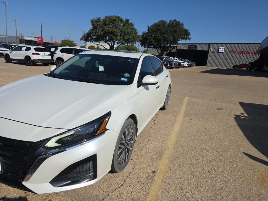 2024 Nissan Altima 2.5 SV — photo 1 of 11