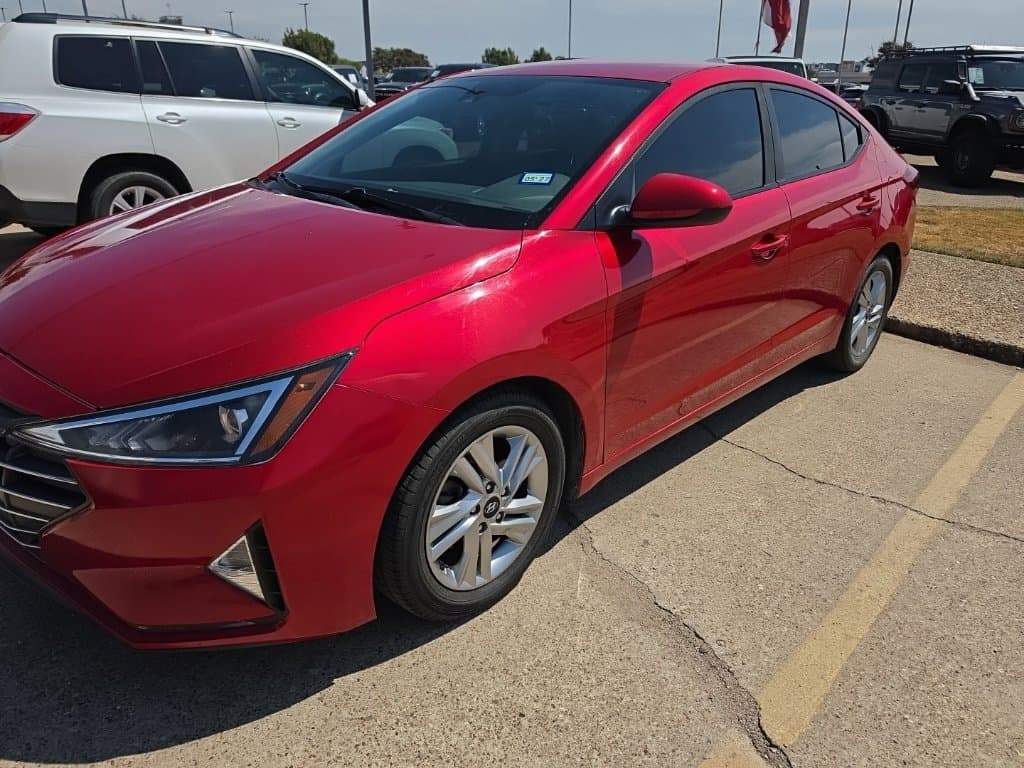 2020 Hyundai Elantra SEL — photo 1 of 12