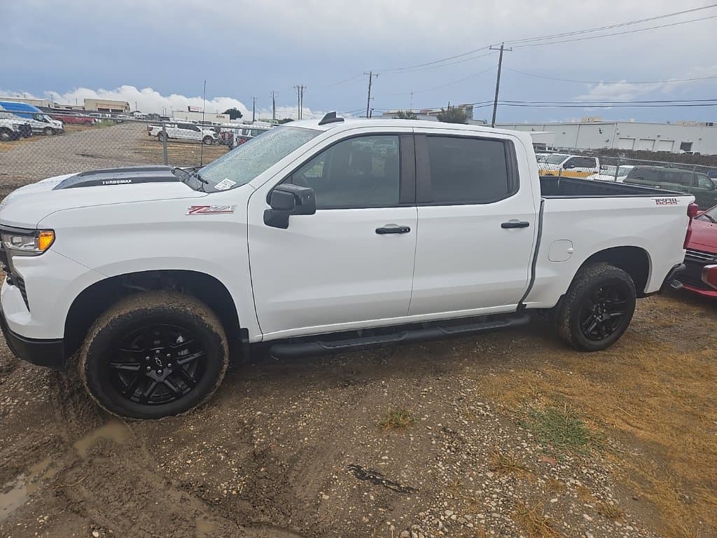 2025 Chevrolet Silverado 1500 LT Trail Boss — photo 1 of 10