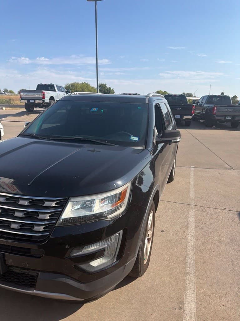 2017 Ford Explorer XLT — photo 1 of 4