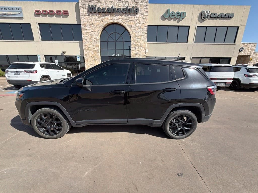 2024 Jeep Compass Latitude — photo 1 of 10