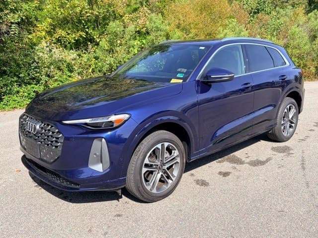 2025 Audi Q5 Base — photo 1 of 10