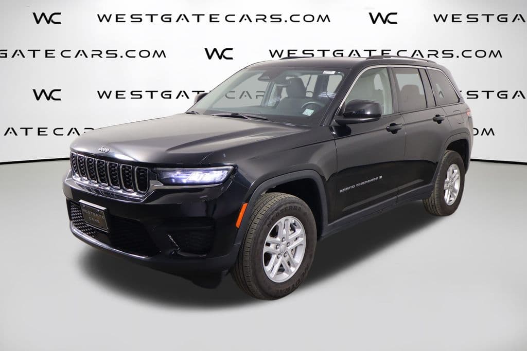 2023 Jeep Grand Cherokee Laredo — photo 1 of 47