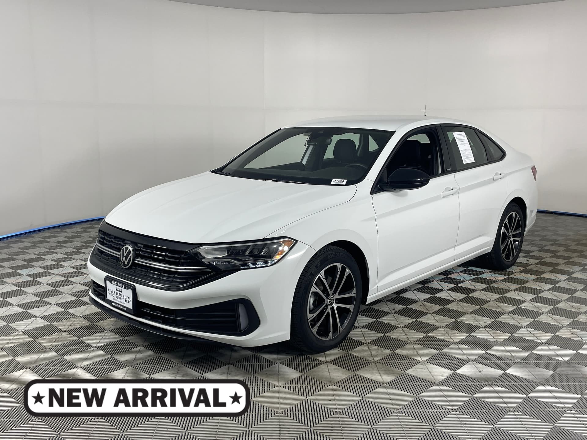 2024 Volkswagen Jetta Base — photo 1 of 18