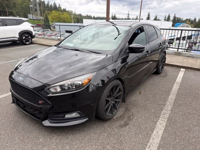 2017 Ford Focus ST — photo 1 of 5