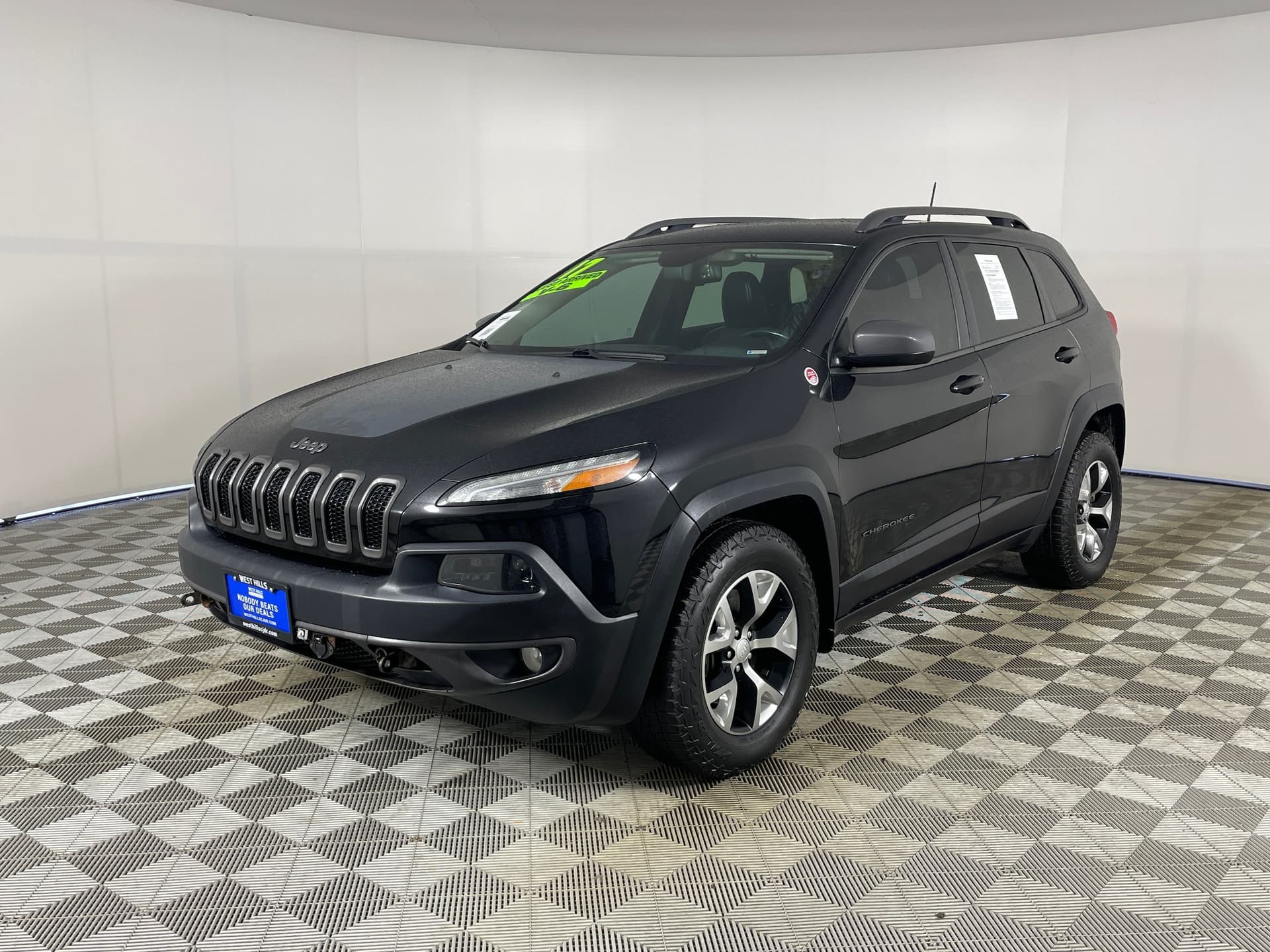 2017 Jeep Cherokee Trailhawk — photo 1 of 28