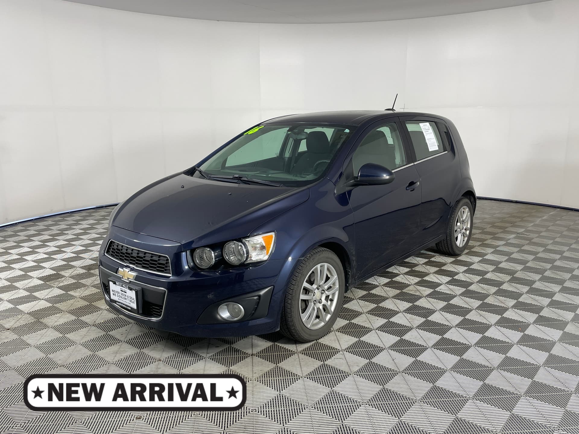 2016 Chevrolet Sonic LT — photo 1 of 17