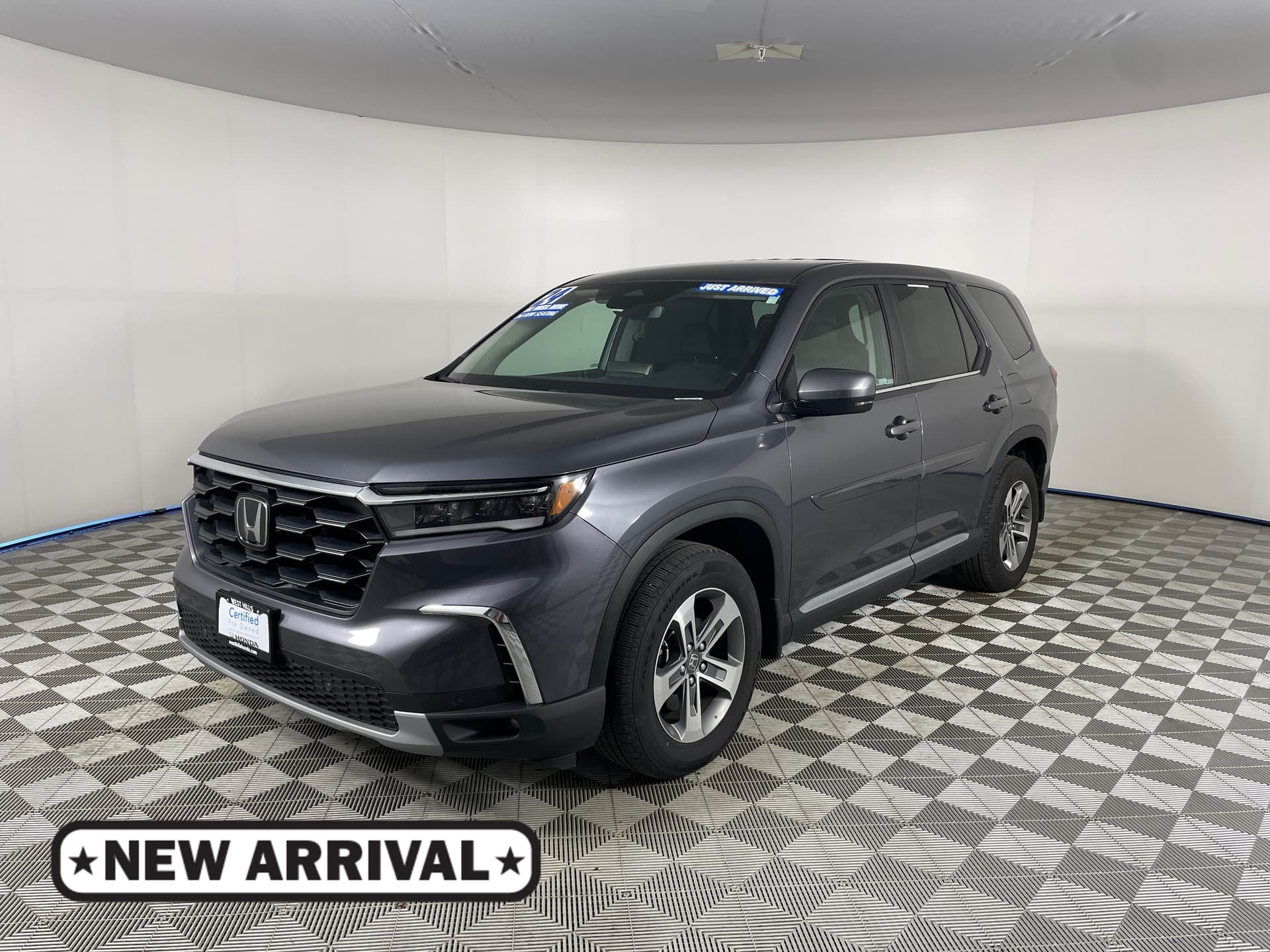2024 Honda Pilot Base — photo 1 of 17