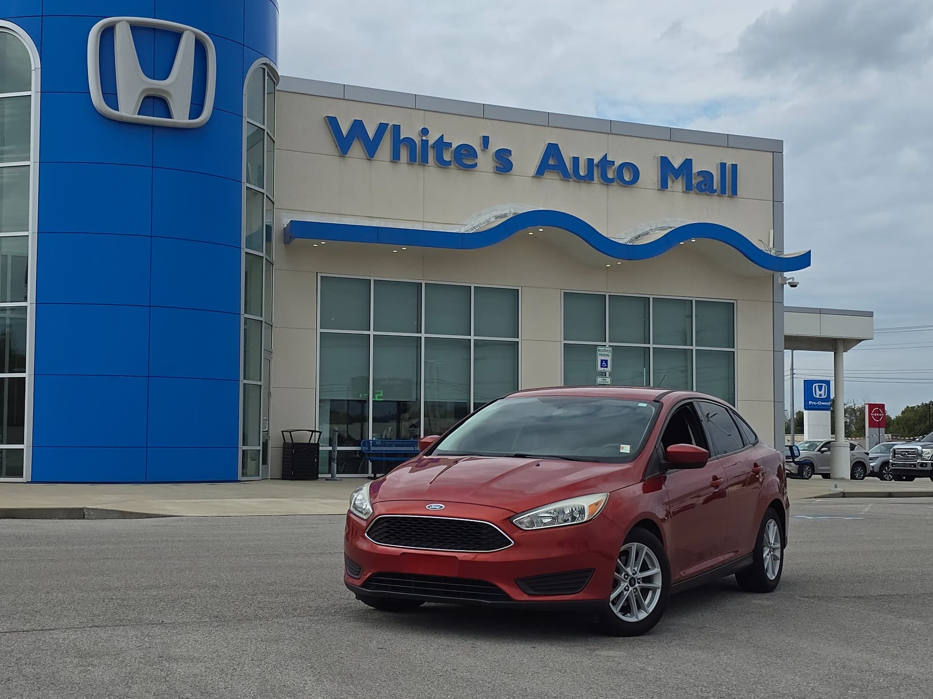2018 Ford Focus SE — photo 1 of 24