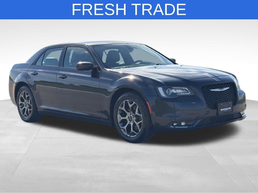 2017 Chrysler 300 Base — photo 1 of 25