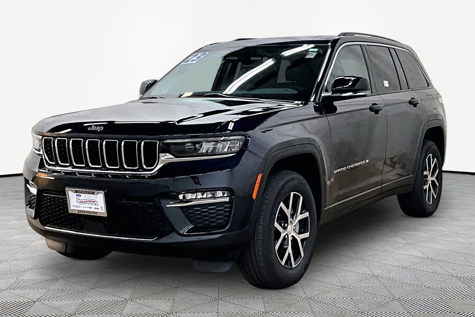 2023 Jeep Grand Cherokee Limited — photo 1 of 35