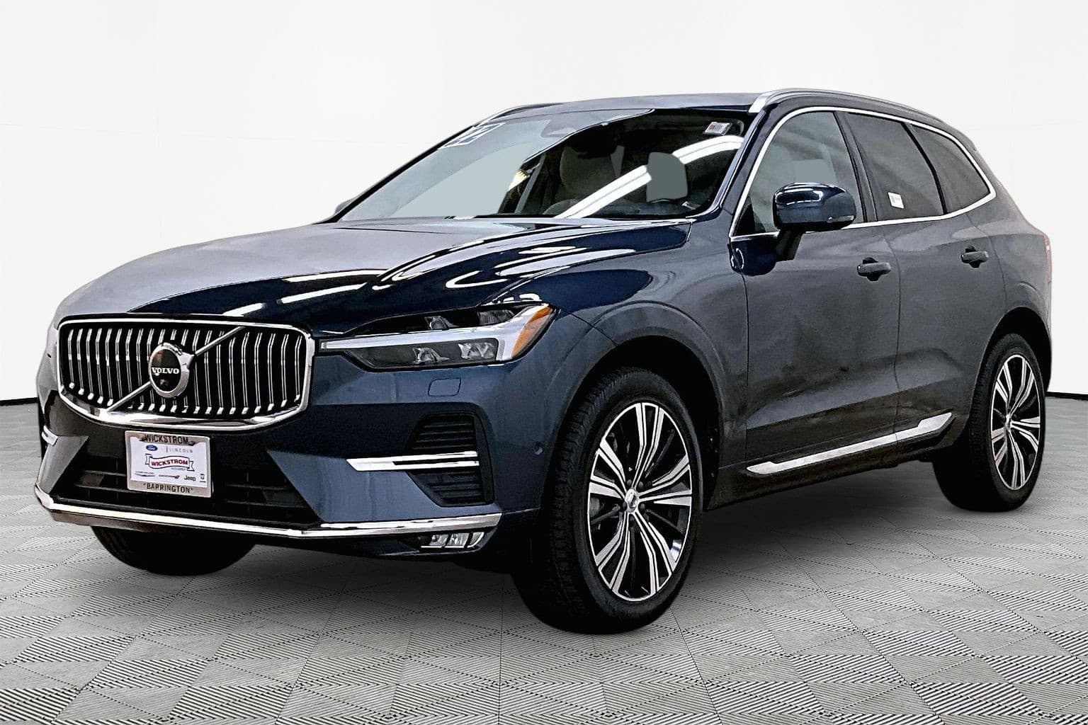 2022 Volvo XC60 Base — photo 1 of 34