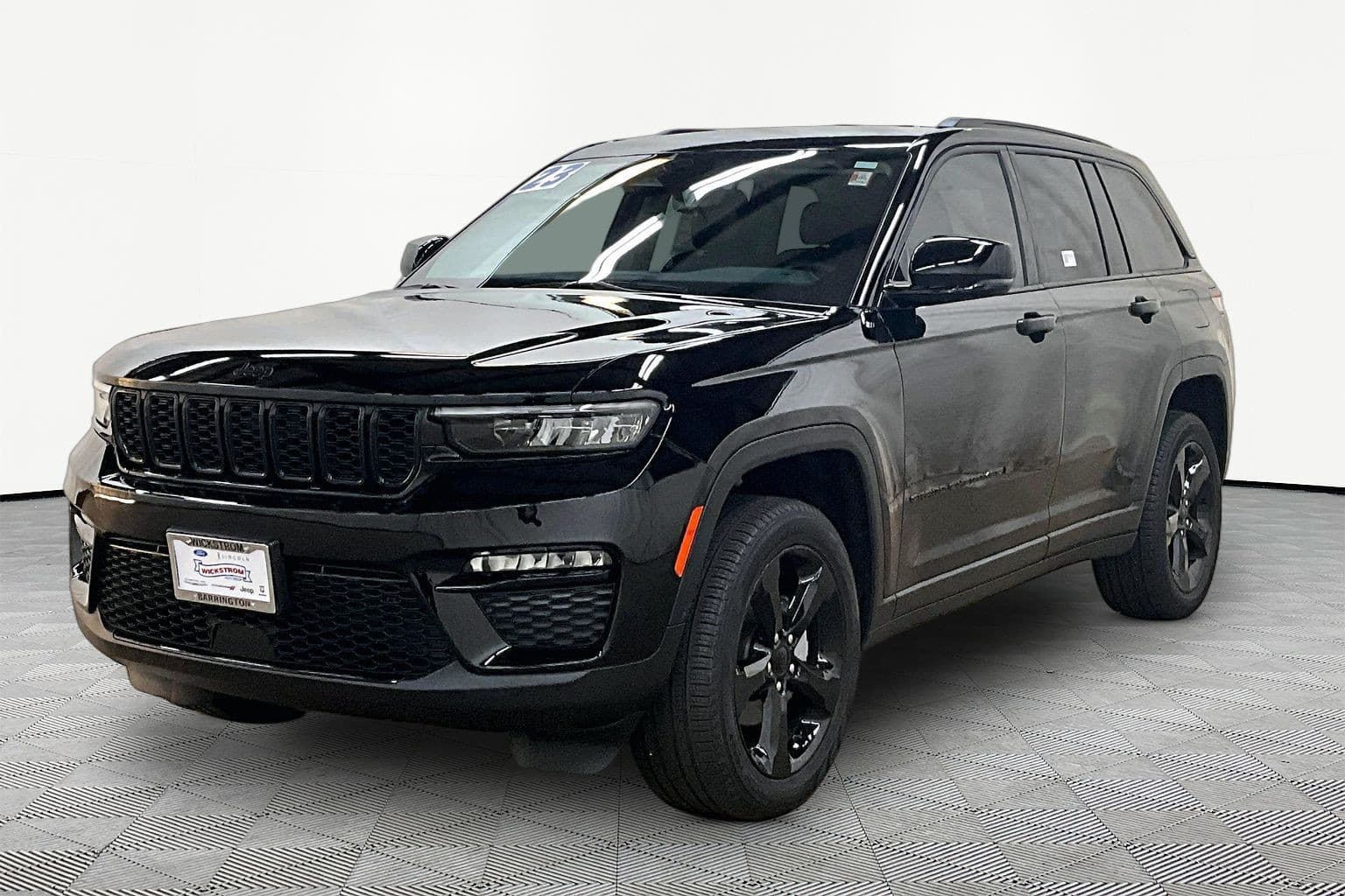 2023 Jeep Grand Cherokee Limited — photo 1 of 34