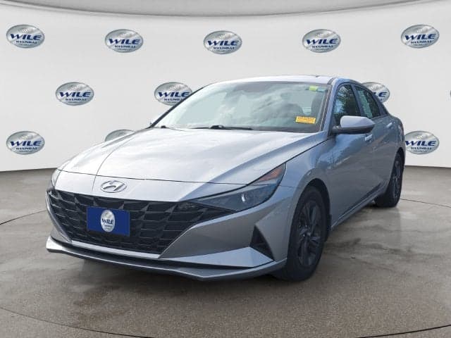 2022 Hyundai Elantra SEL — photo 1 of 21