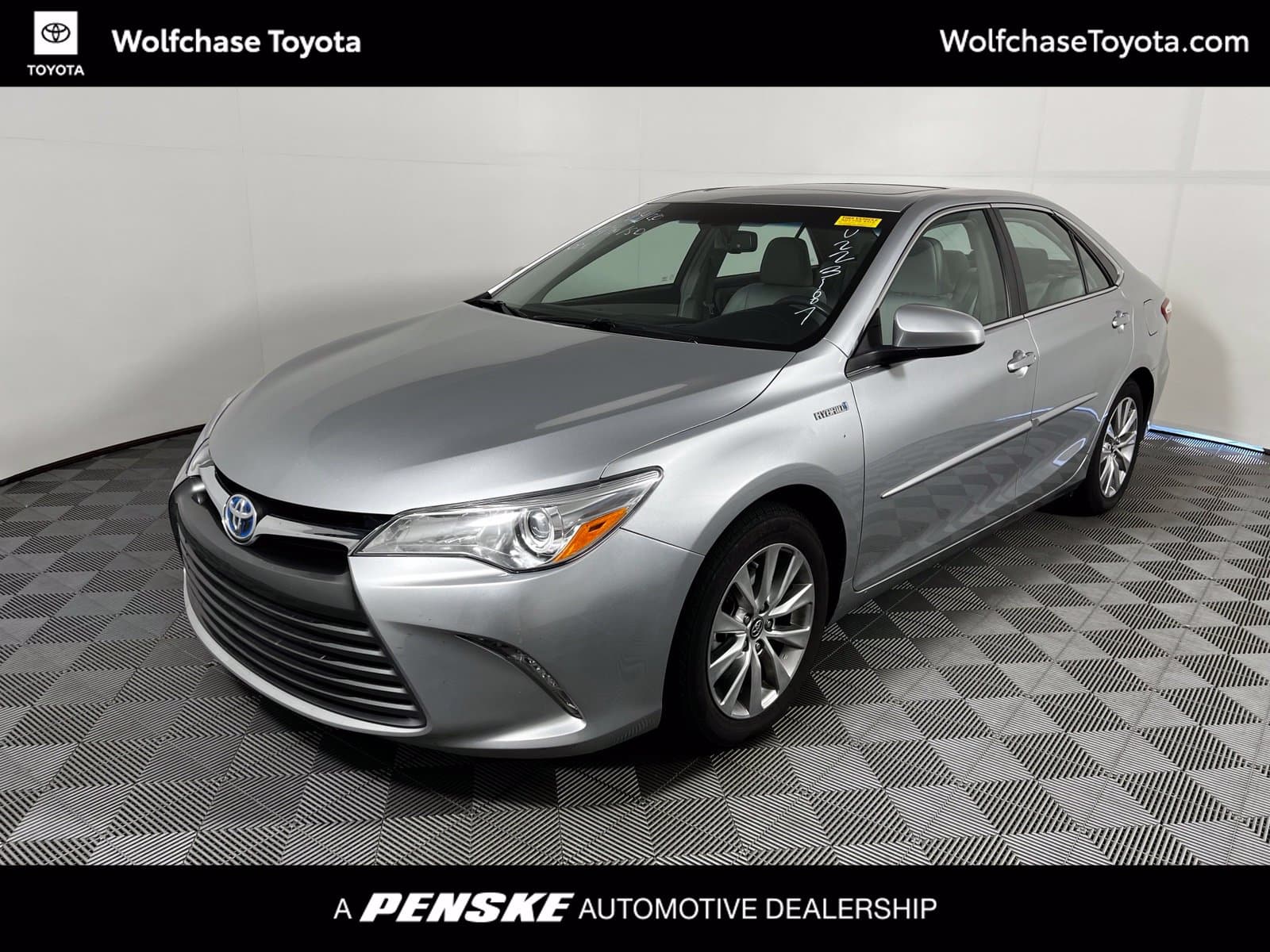 2017 Toyota Camry Hybrid XLE — photo 1 of 11