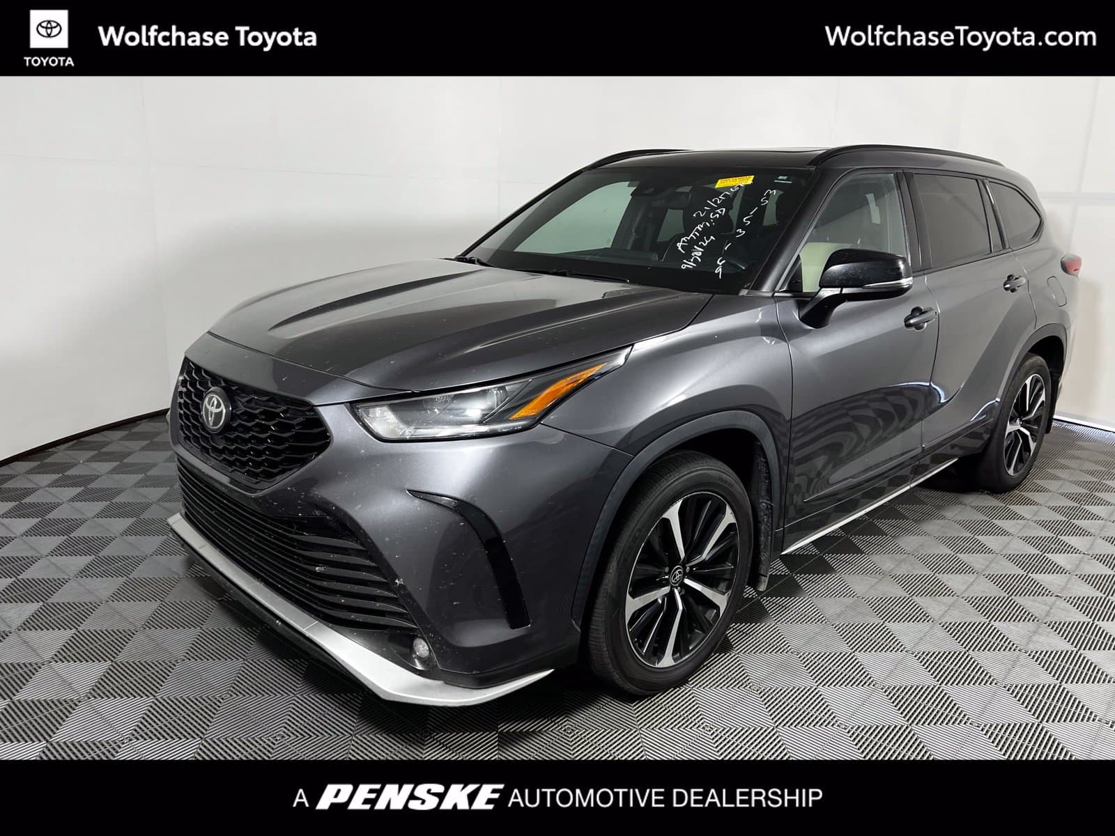 2021 Toyota Highlander XSE — photo 1 of 11