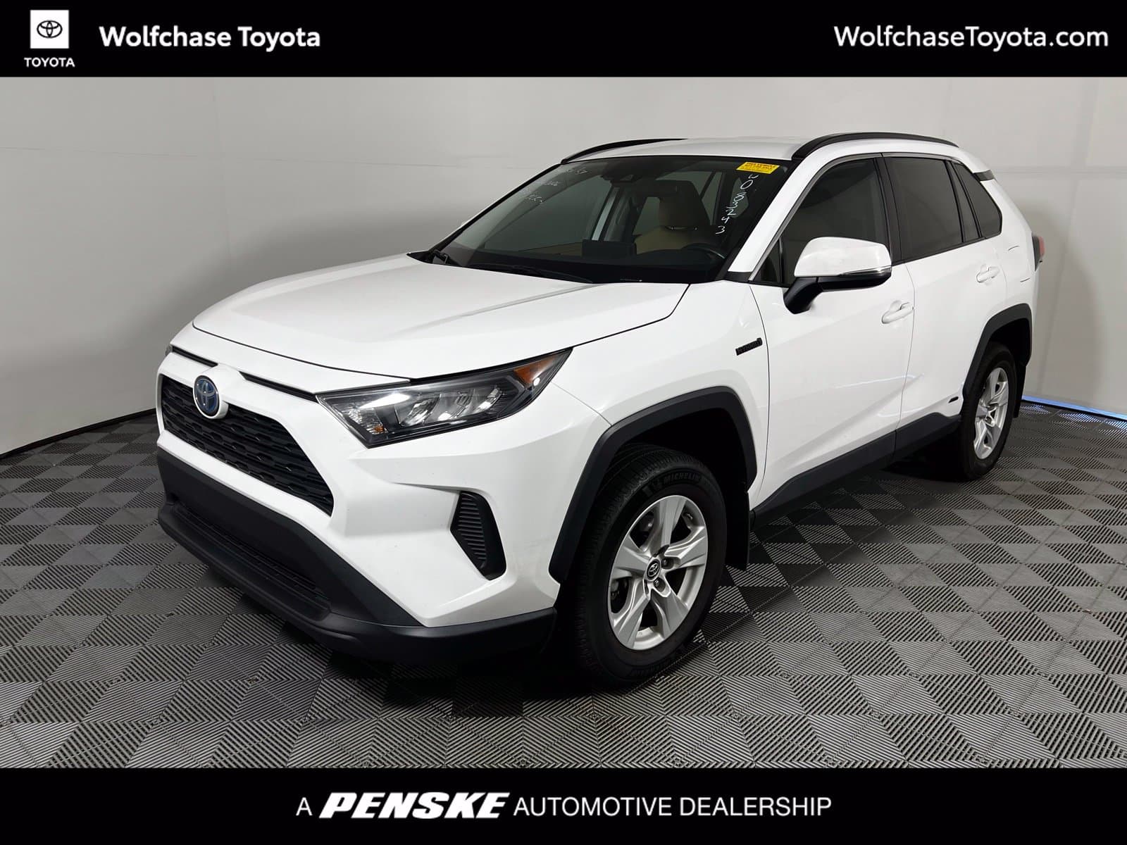 2020 Toyota RAV4 Hybrid LE — photo 1 of 11
