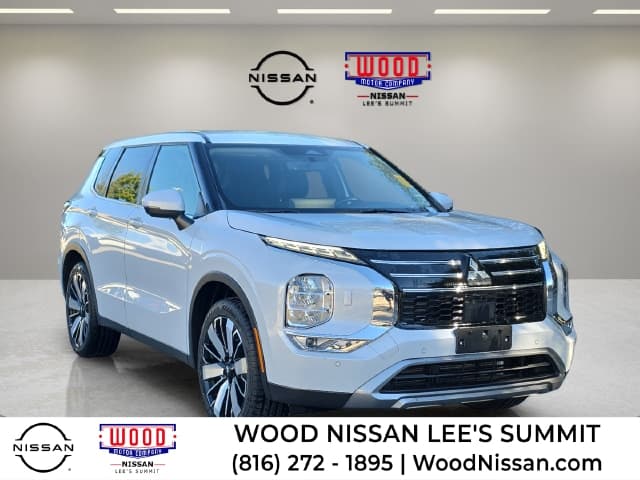 2025 Mitsubishi Outlander SE — photo 1 of 20