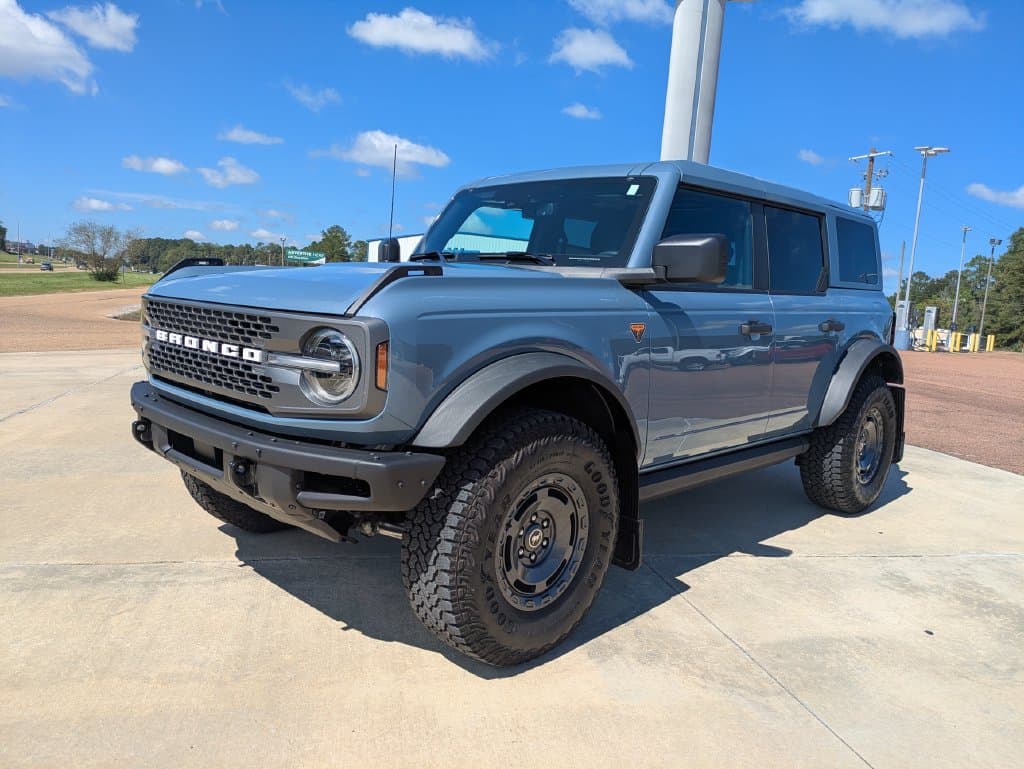 2025 Ford Bronco Badlands — photo 1 of 14