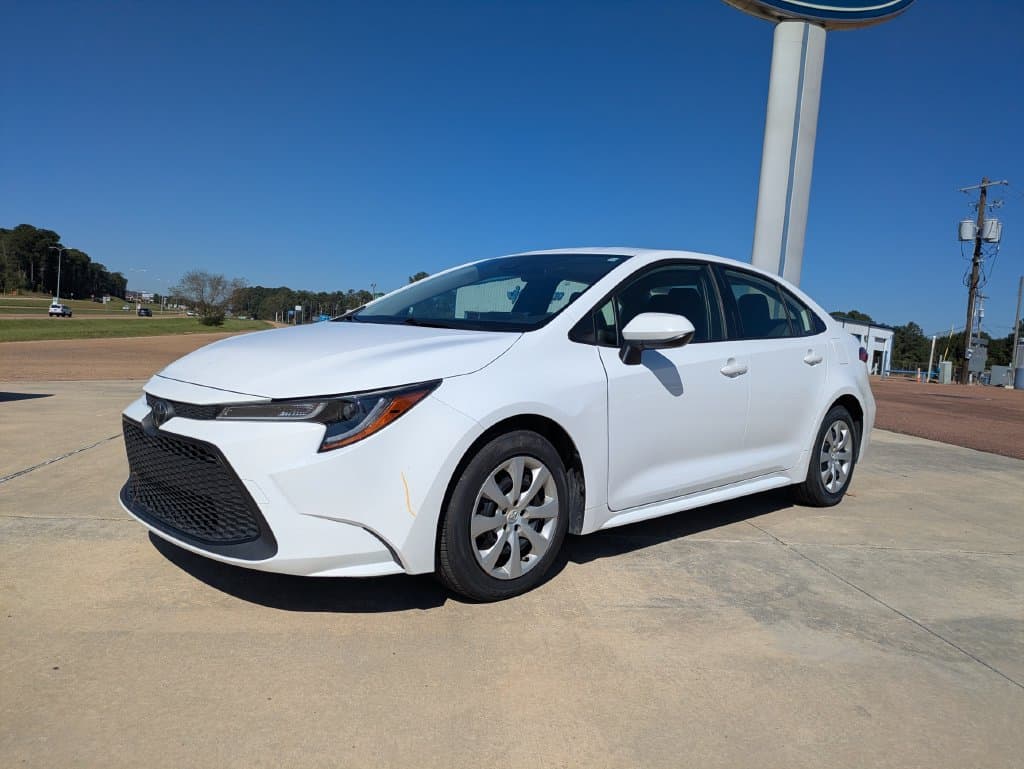 2021 Toyota Corolla LE — photo 1 of 13