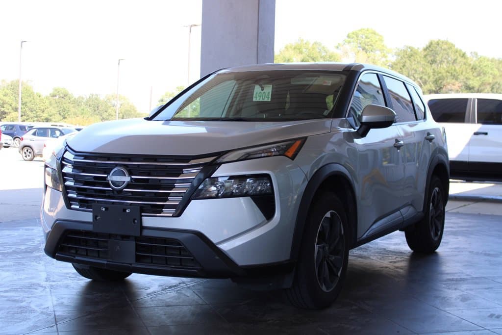 2024 Nissan Rogue SV — photo 1 of 11