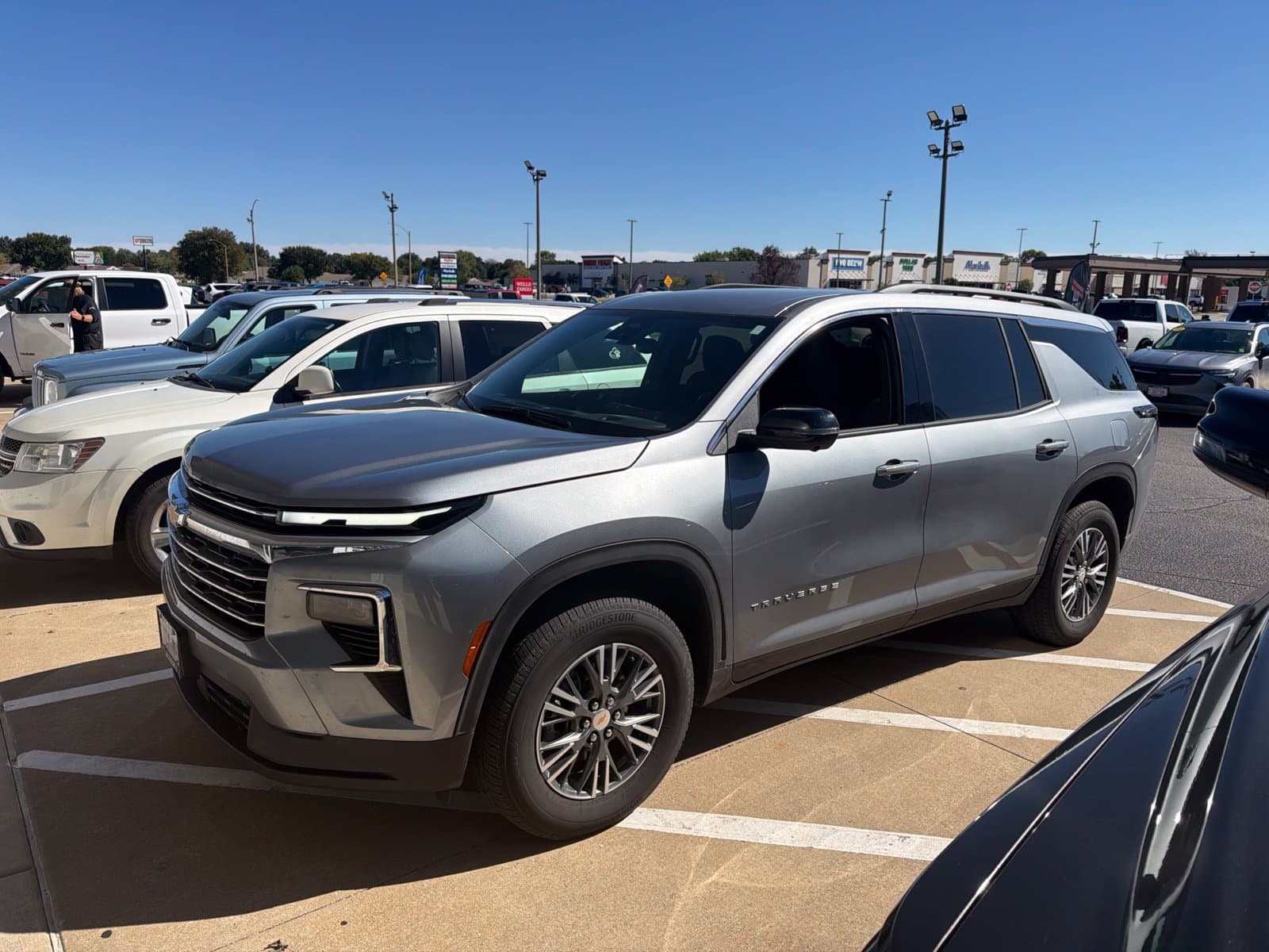 2025 Chevrolet Traverse AWD LT — photo 1 of 6
