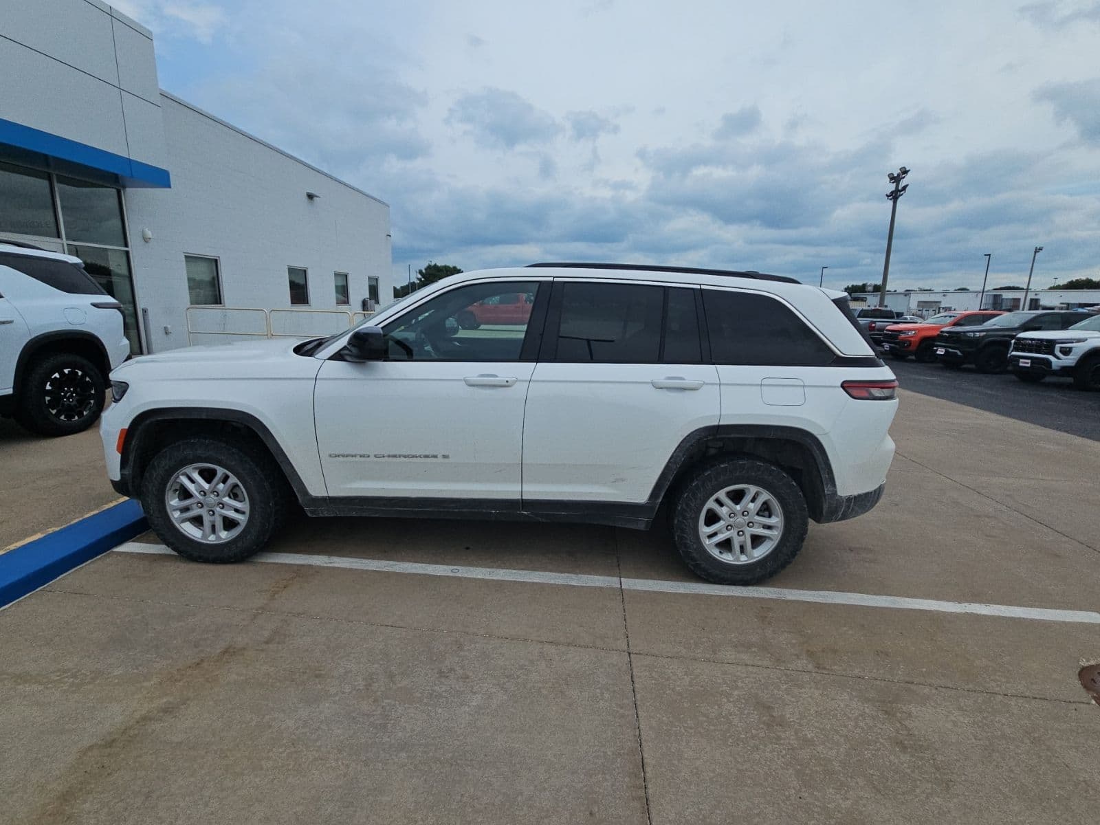 2025 Jeep Grand Cherokee Laredo — photo 1 of 4