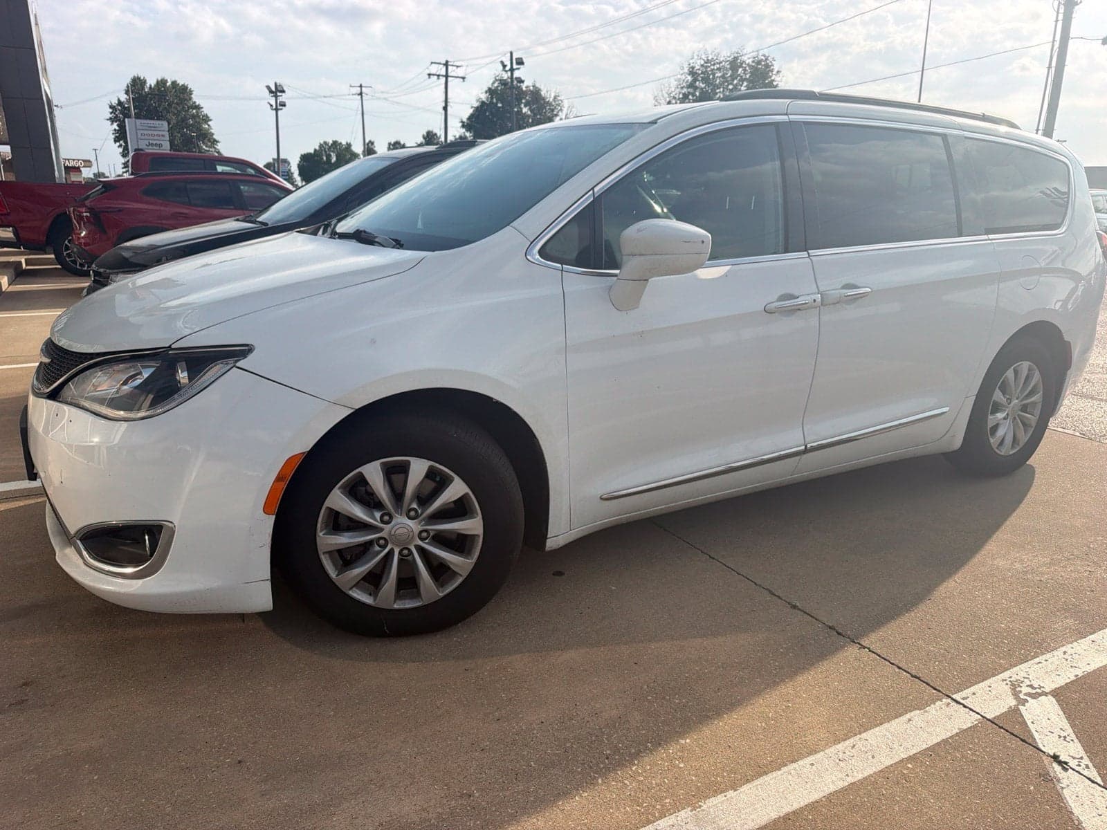 2017 Chrysler Pacifica Touring-L — photo 1 of 4