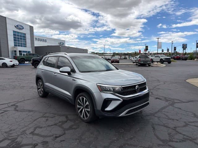 2022 Volkswagen Taos Base — photo 1 of 31