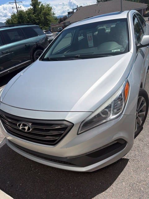 2016 Hyundai Sonata Base — photo 1 of 6